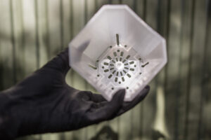 WYSOKA PLASTIKOWA DONICZKA KWADRATOWA